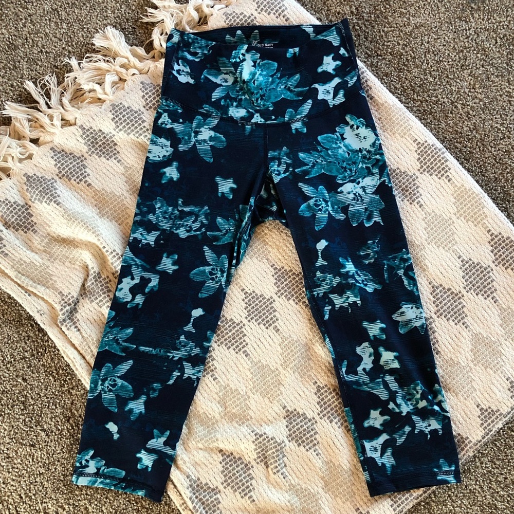 Old Navy Cropped Blue Floral Print Active Leggings